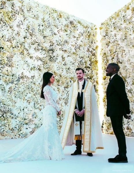 Kim’s impressive wedding day flower wall